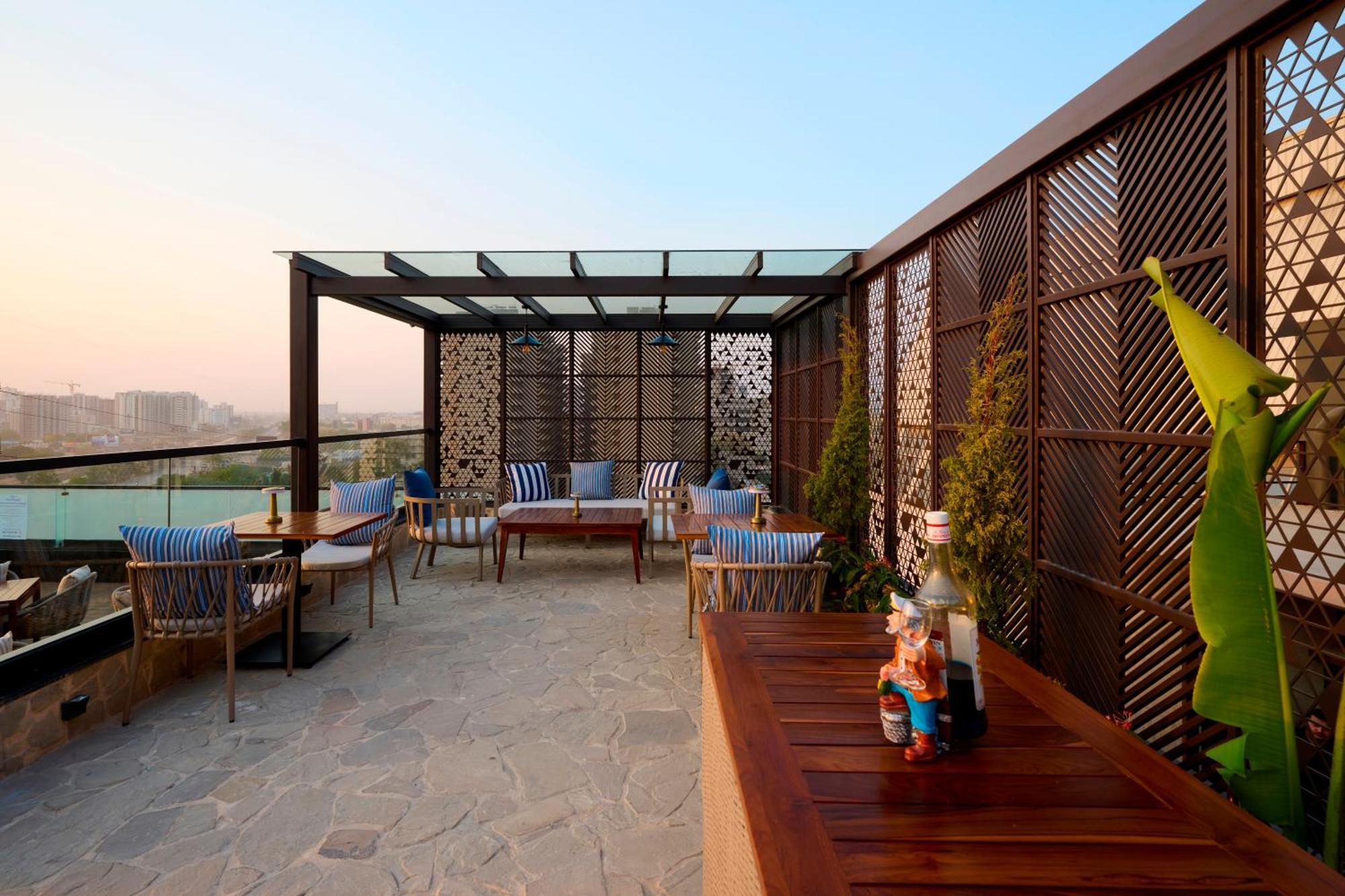 Iris Sarovar Portico Gurgaon Exterior photo