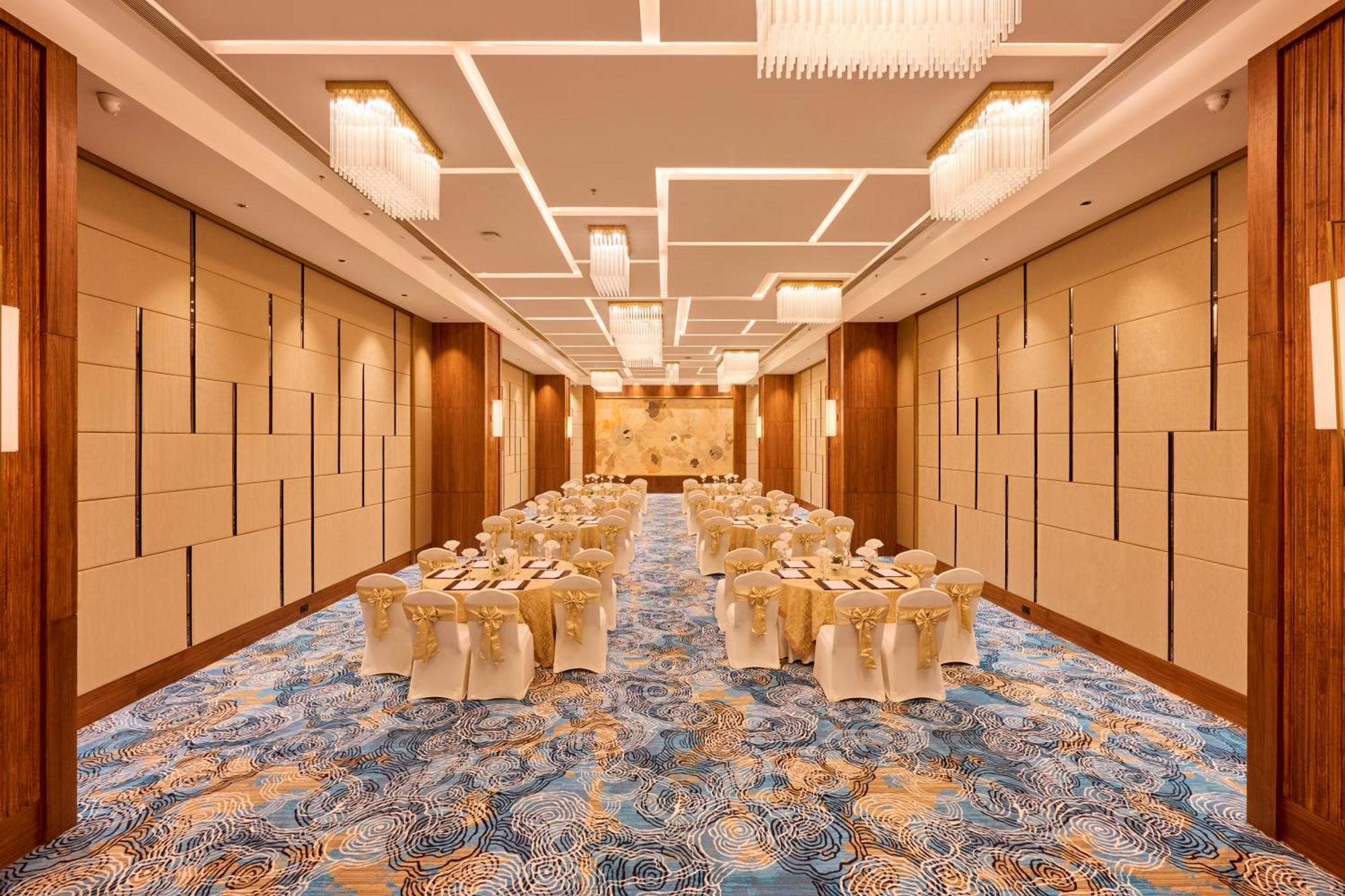 Iris Sarovar Portico Gurgaon Exterior photo