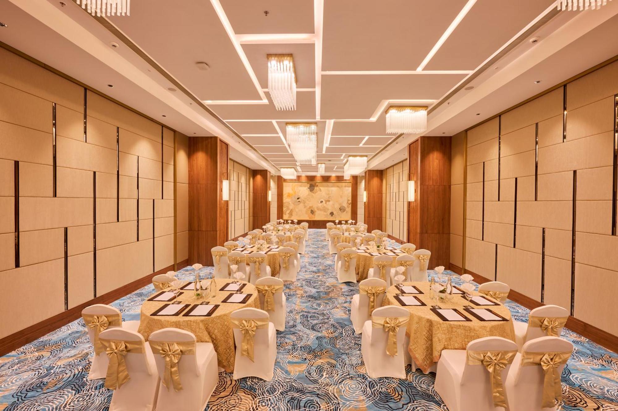 Iris Sarovar Portico Gurgaon Exterior photo
