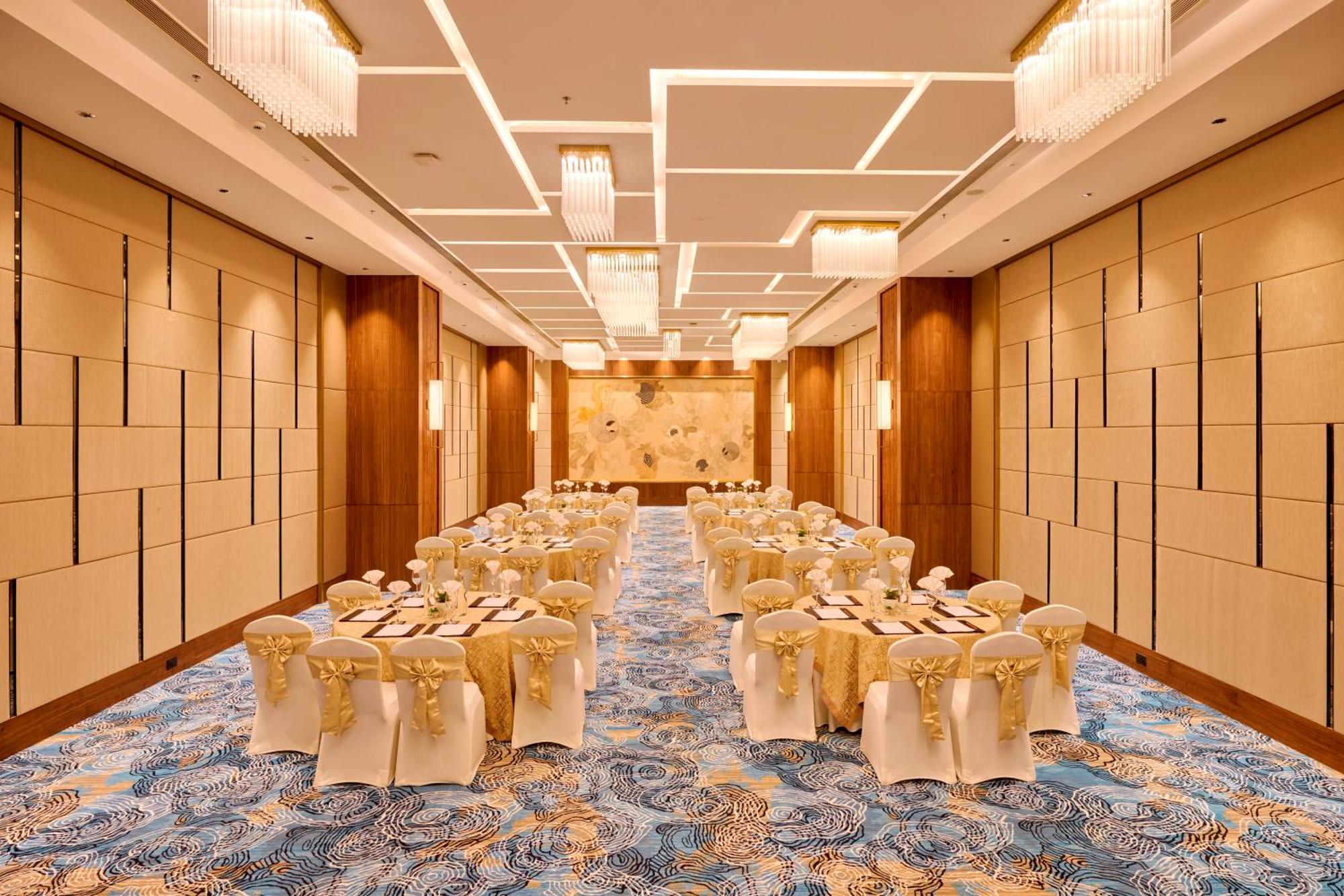 Iris Sarovar Portico Gurgaon Exterior photo