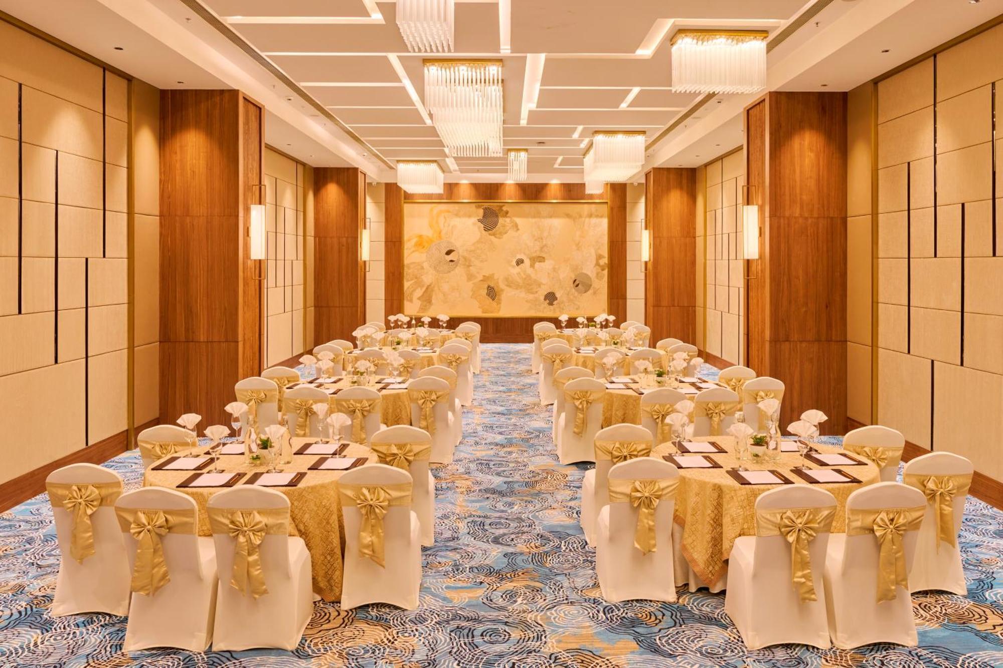 Iris Sarovar Portico Gurgaon Exterior photo