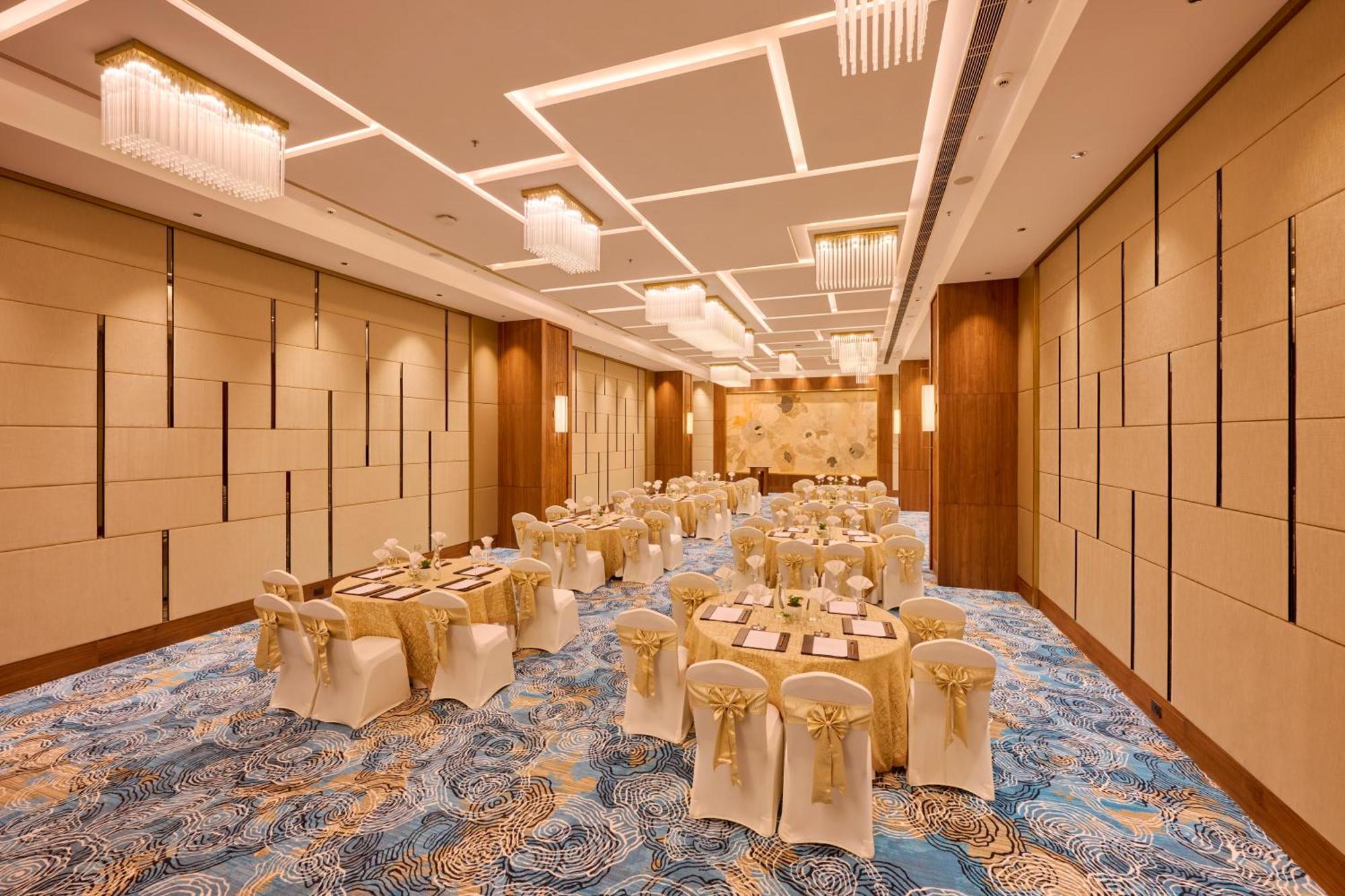 Iris Sarovar Portico Gurgaon Exterior photo